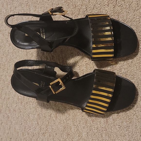 Black glitter heel with black and gold band - Picture 1 of 3